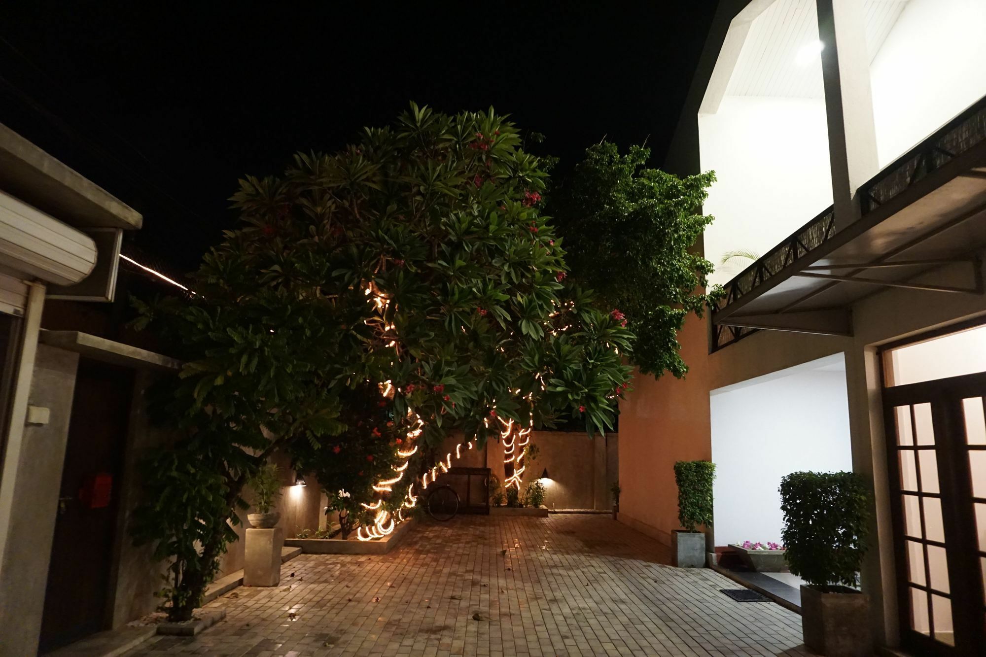 The Villa In Lavinia Дехивала-Маунт-Лавиния Экстерьер фото